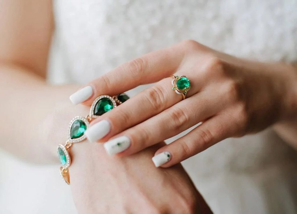 About green gem Jewelry that will instantly a fashion blog 01 1024x738